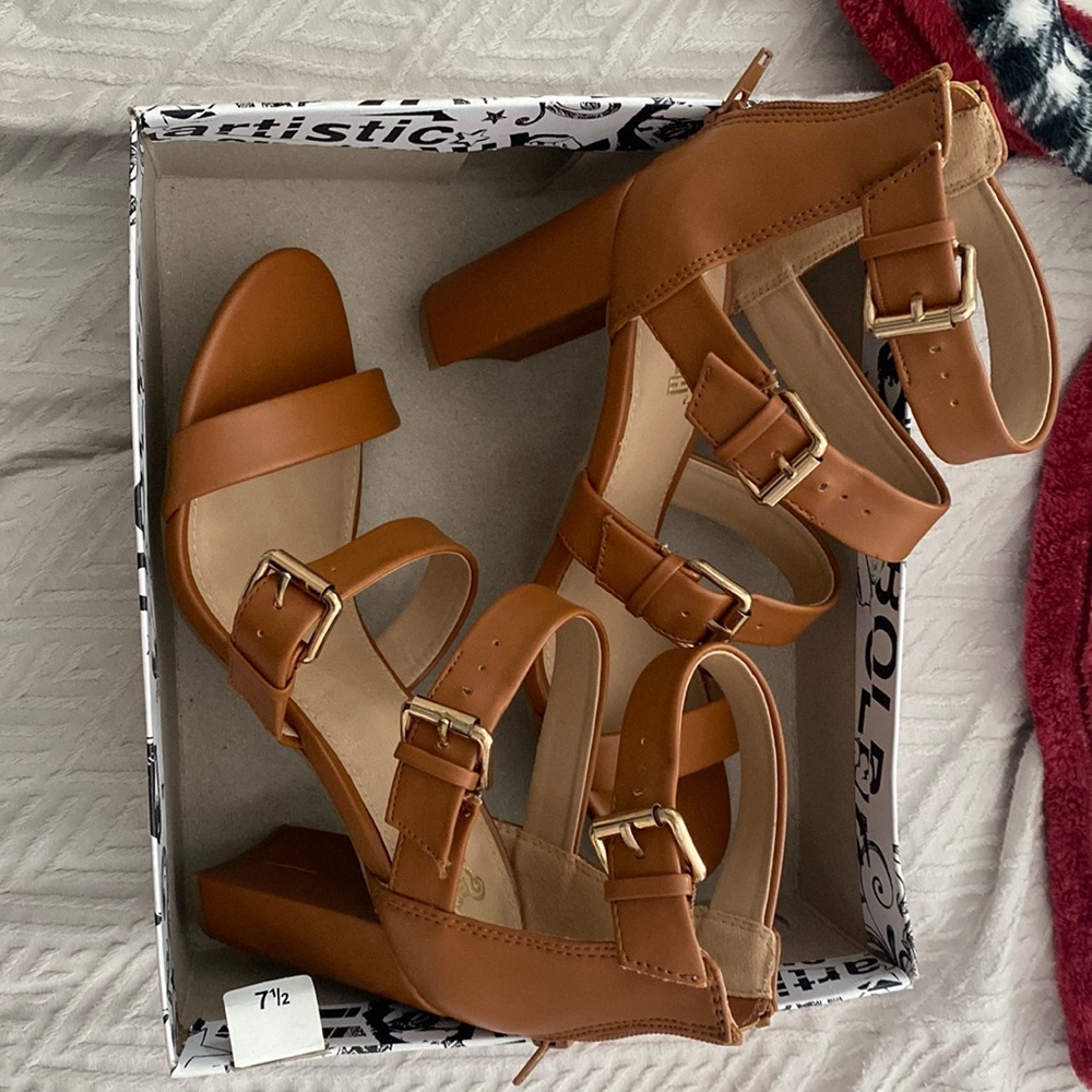 Cognac 7.5 M heels